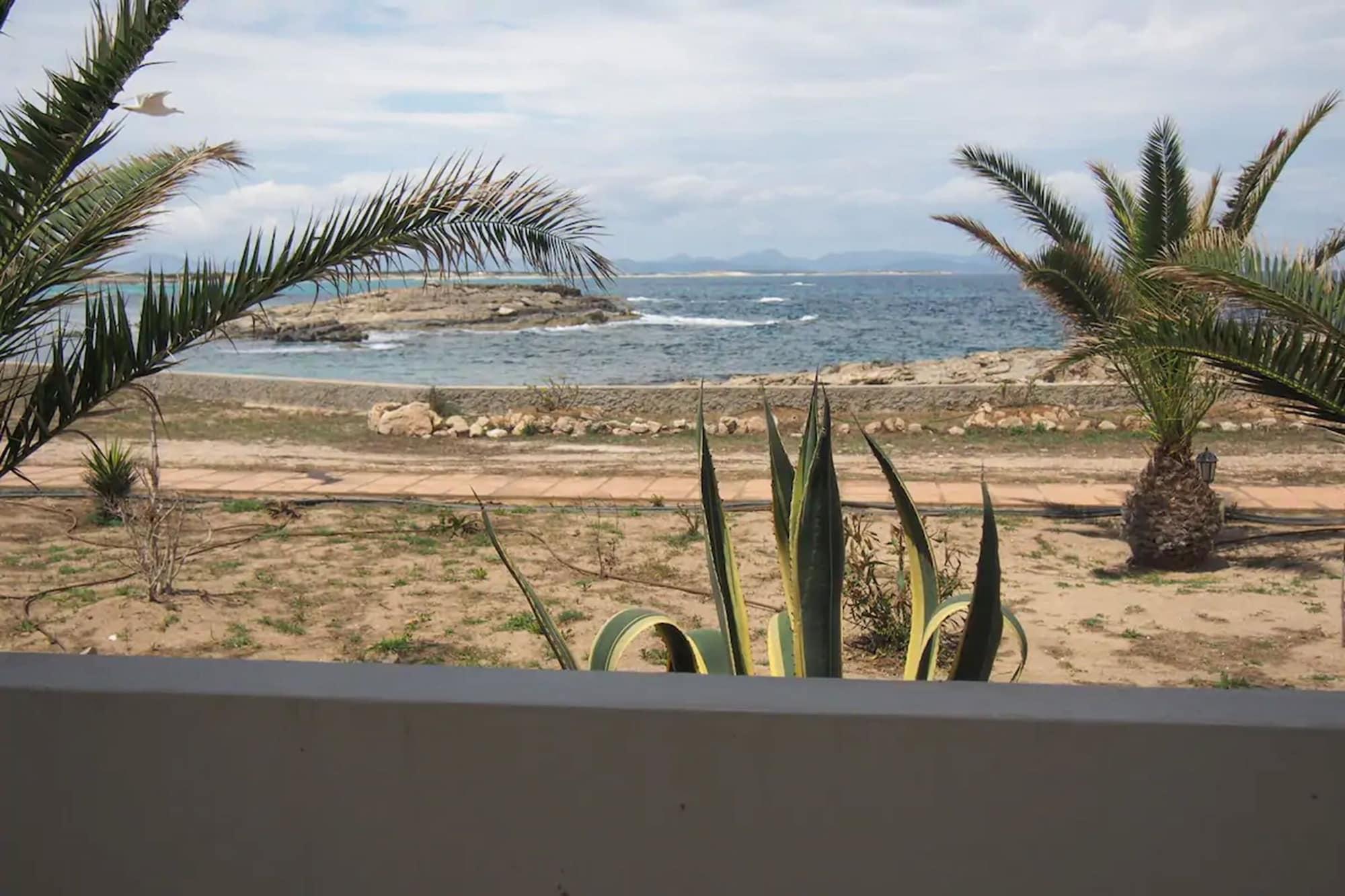Hotel Roca Bella Es Pujols Bagian luar foto